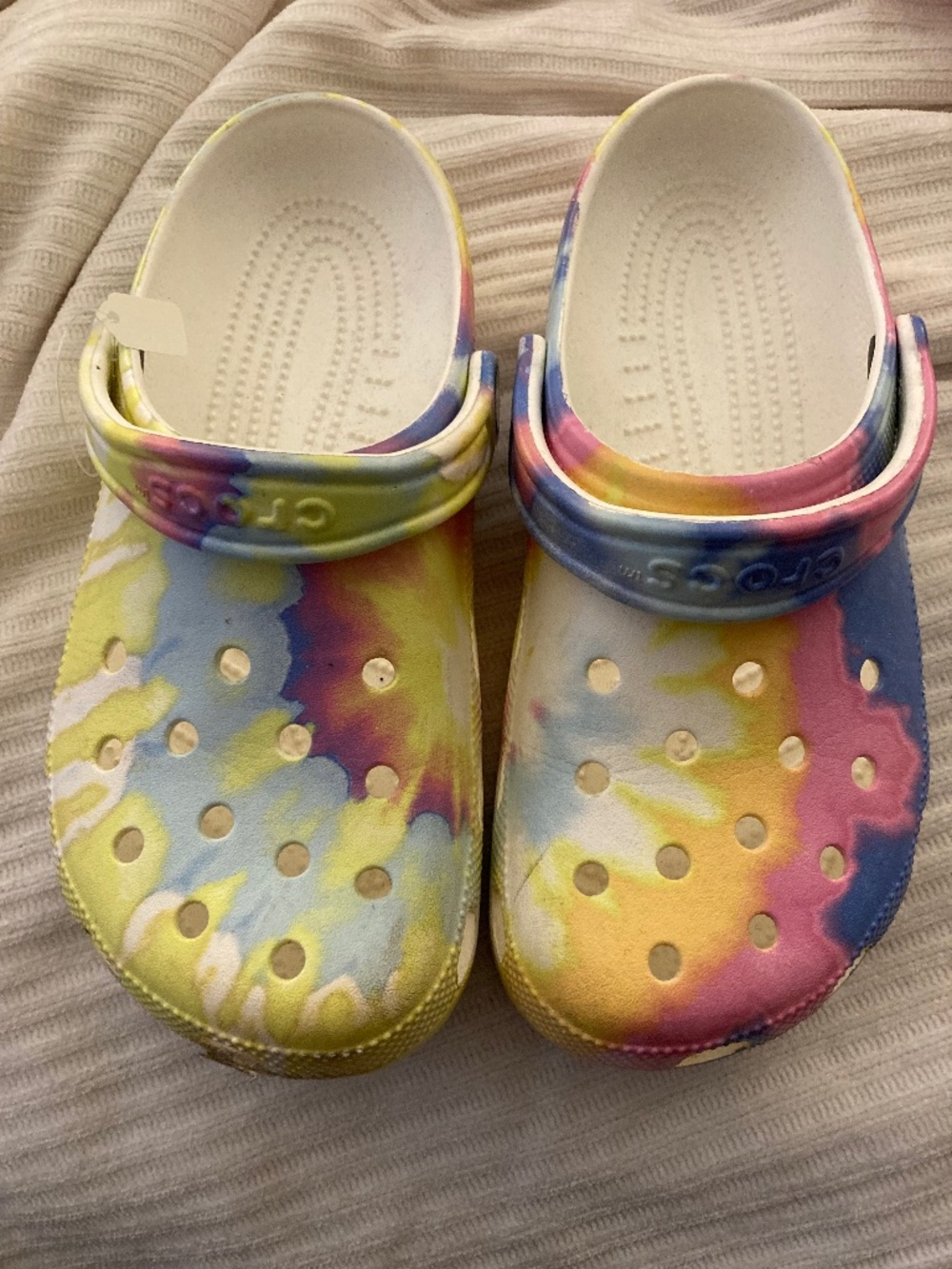 Crocs classic tie die